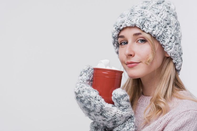 Как се променя кожният микробиом през зимата и как да го поддържаме