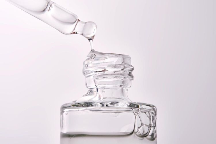 Как работает глицерин в уходе за кожей и кому он действительно нужен