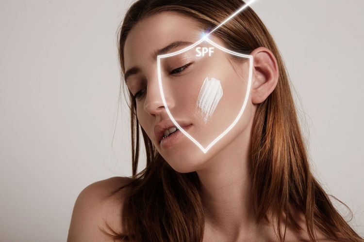 Можно ли использовать SPF под макияж и как это правильно делать