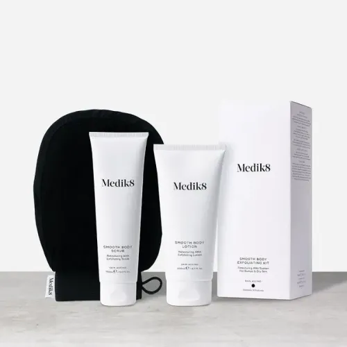 Photo Medik8 Smooth Body Exfoliating Kit Комплект за тяло с AHA за справяне със сухата и груба кожа