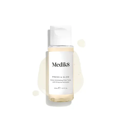 Photo Medik8 TRAVEL SIZE Press & Glow ежедневный отшелушивающий тонер с PHA и энзимами