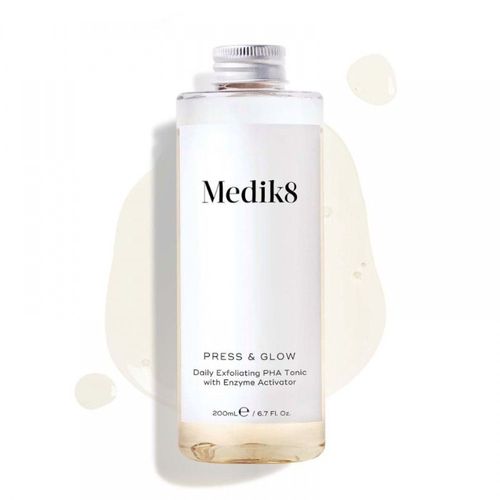 Photo Medik8 Press & Glow™ Refill — Ежедневный отшелушивающий тоник с PHA и активатором ферментов (сменный блок)